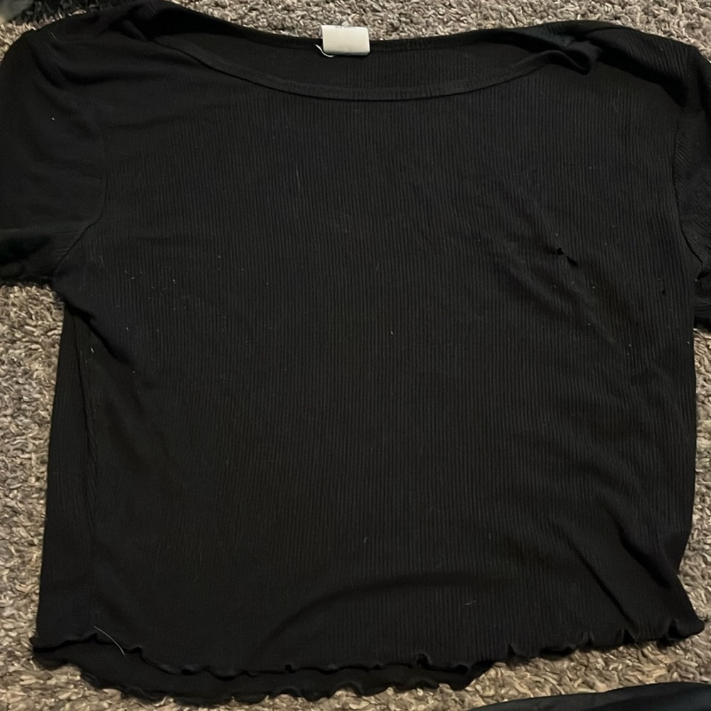 Cropped destined black t-shirt